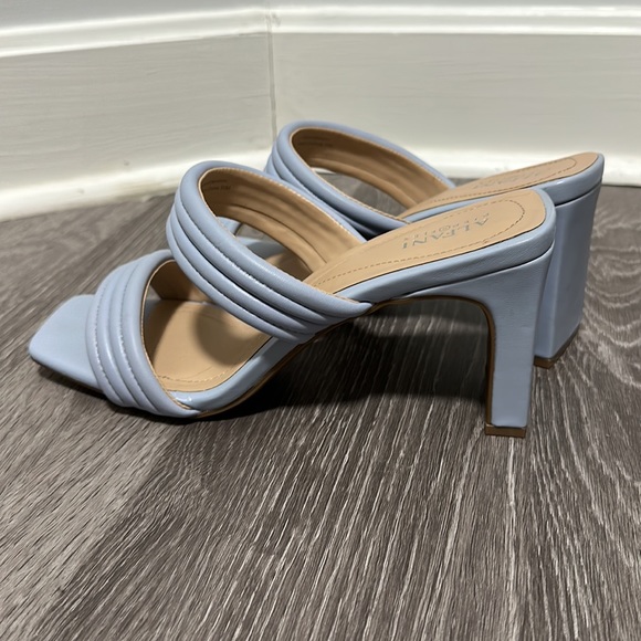 NWOT: ALFANI Step N Flex Light Blue Leather Heeled Sandals Size 10✨ - Picture 3 of 6
